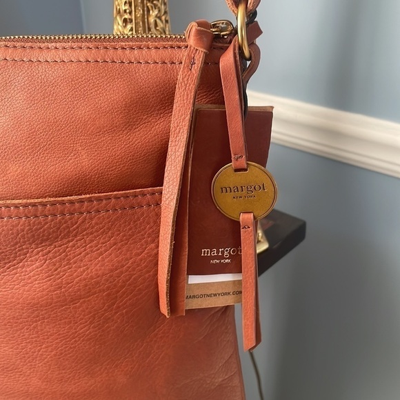 Brand New Margot Genuine Leather Leah Hobo Zip Crossbody Purse Adjustable Strap - Picture 3 of 16